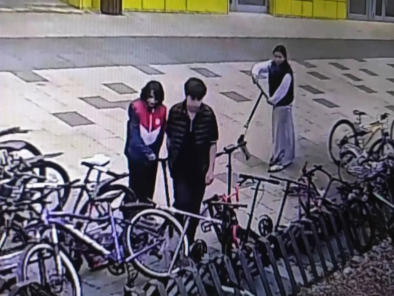 Добрый день! У школы Энергия сегодня украли дорогие трюковые самокаты учеников. Школа п...