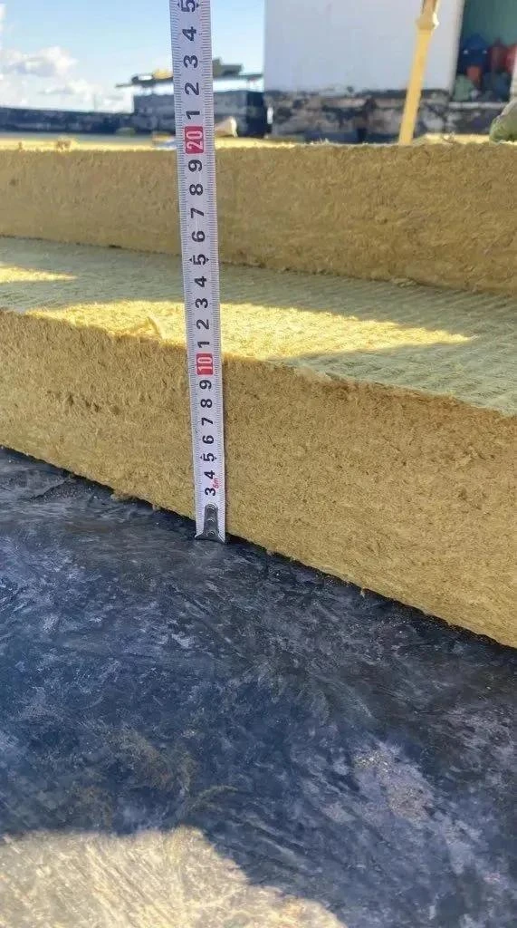 Крыша на Комсомольской уходит в отрыв: кажется, протечки отменяются 🛠️☔️