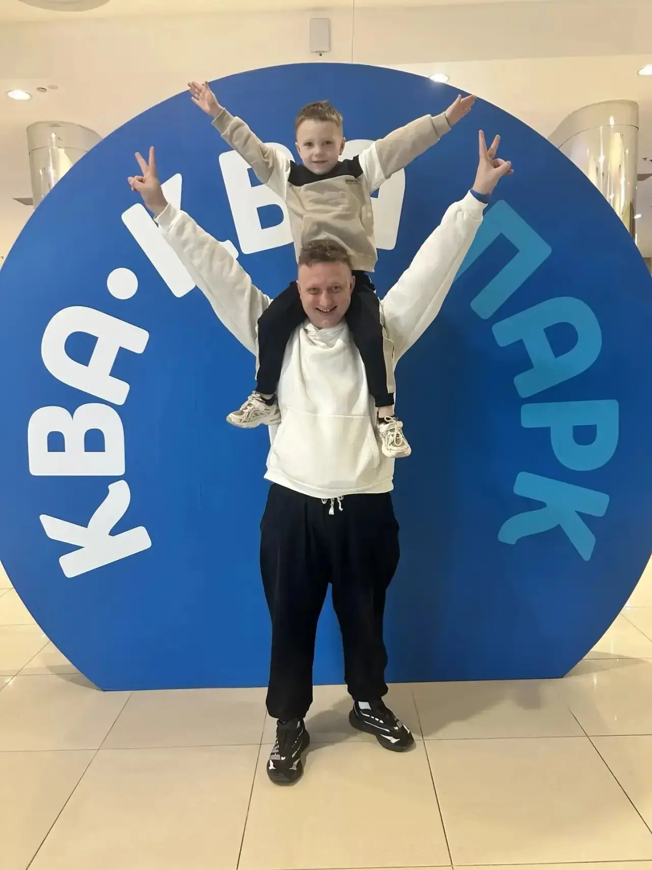 В МОУ «СОШ №2» (корпус 3-52) в подготовительной группе №5 работает фотовыставка «Выходн...