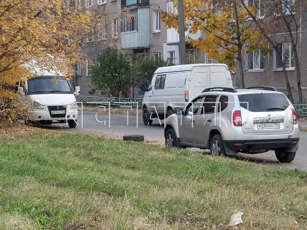 ❗️В Нижнем Новгороде водители захватывают парковку покрышками