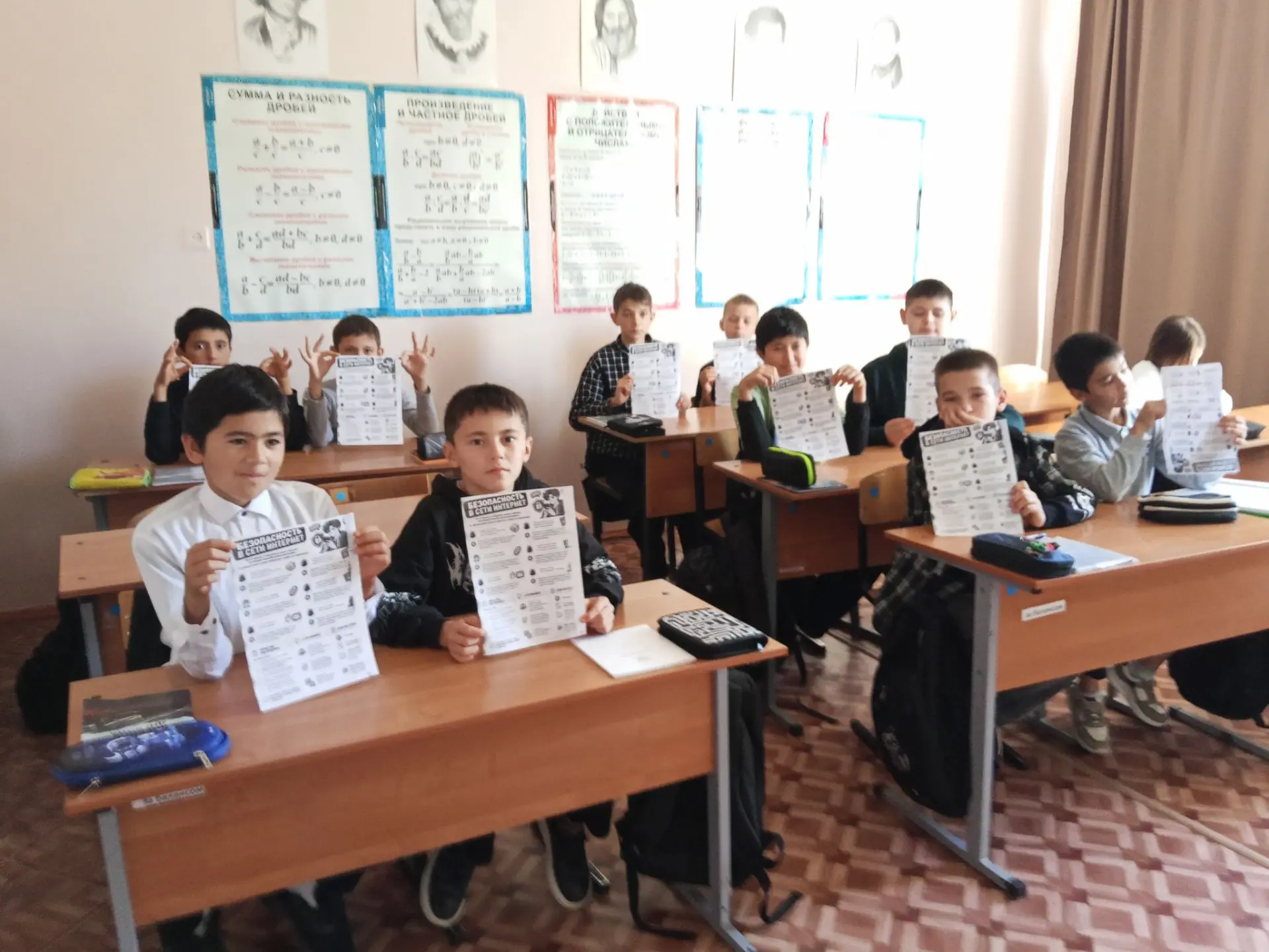Люди проводят в цифровом пространстве не меньше времени, чем в обычном. Это целый  мир ...