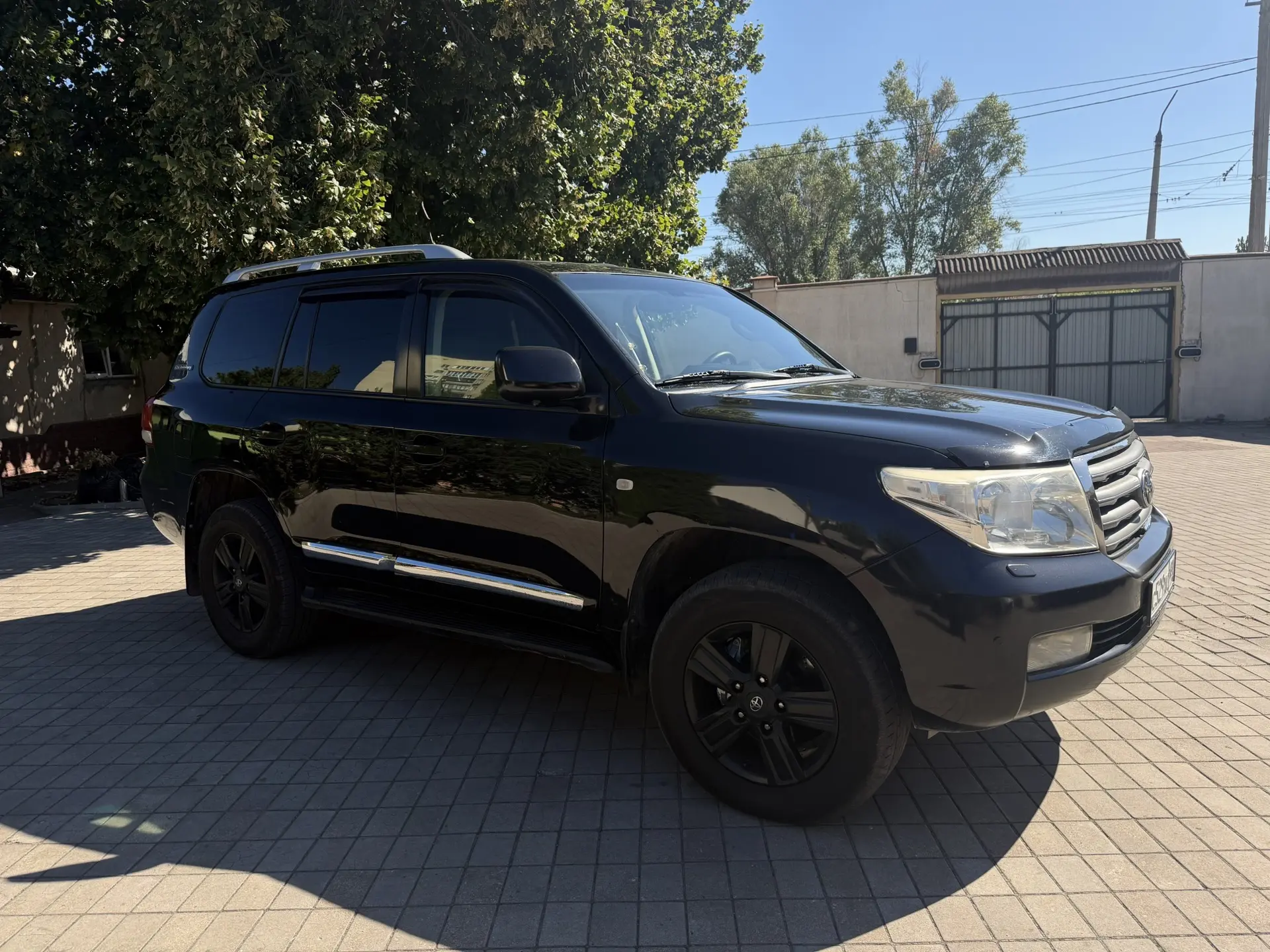 Toyota Land Cruiser 200 2011 (юбилейная серия) 2 600 000 ₽