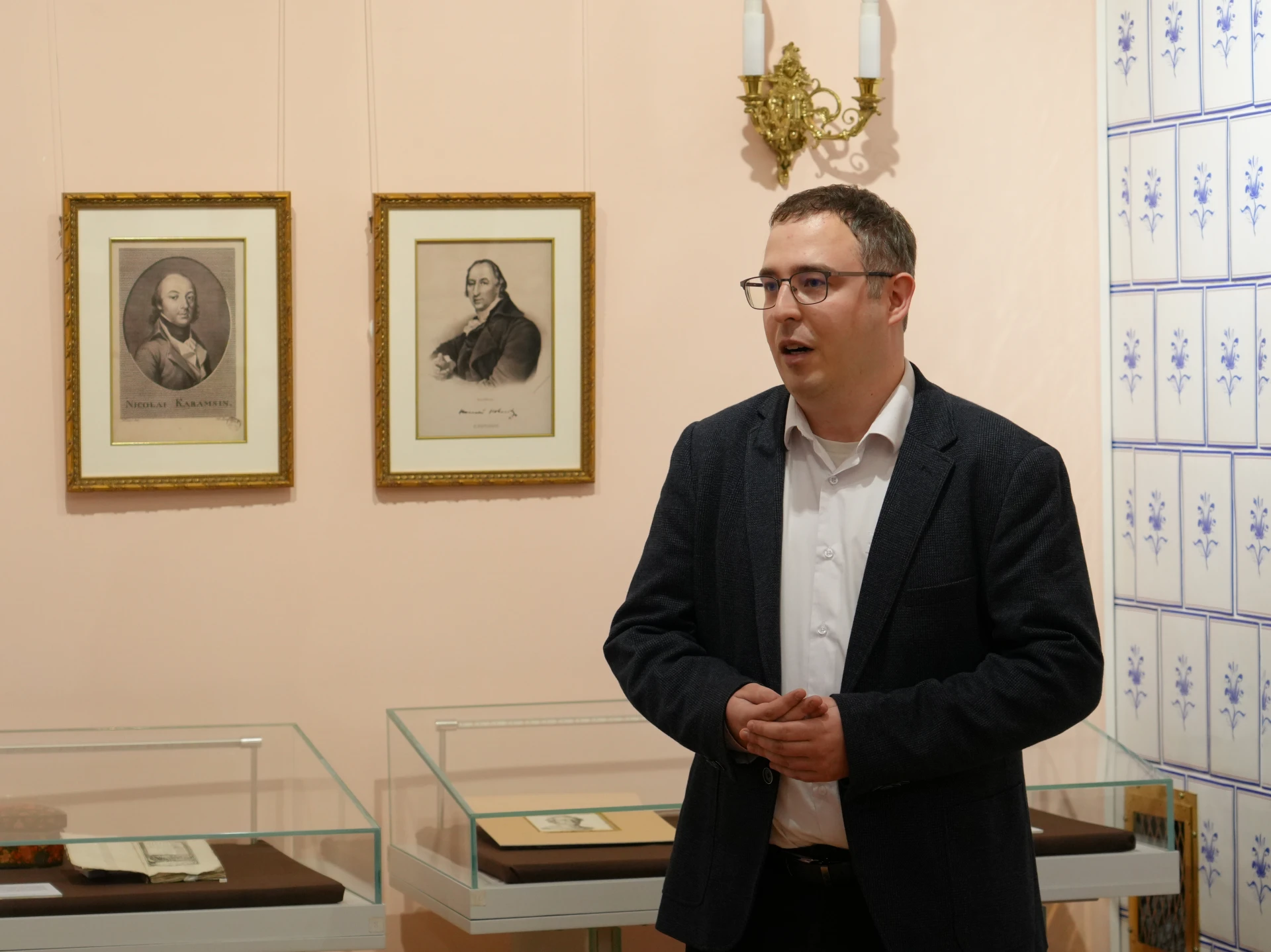 Редкие издания Президентской академии представили на выставке в Остафьеве