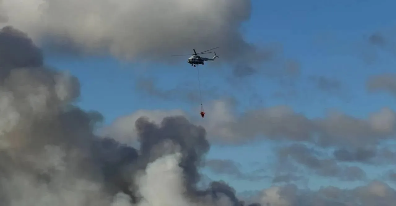 🚁 В Петербурге тушат склад Ozon с помощью авиации