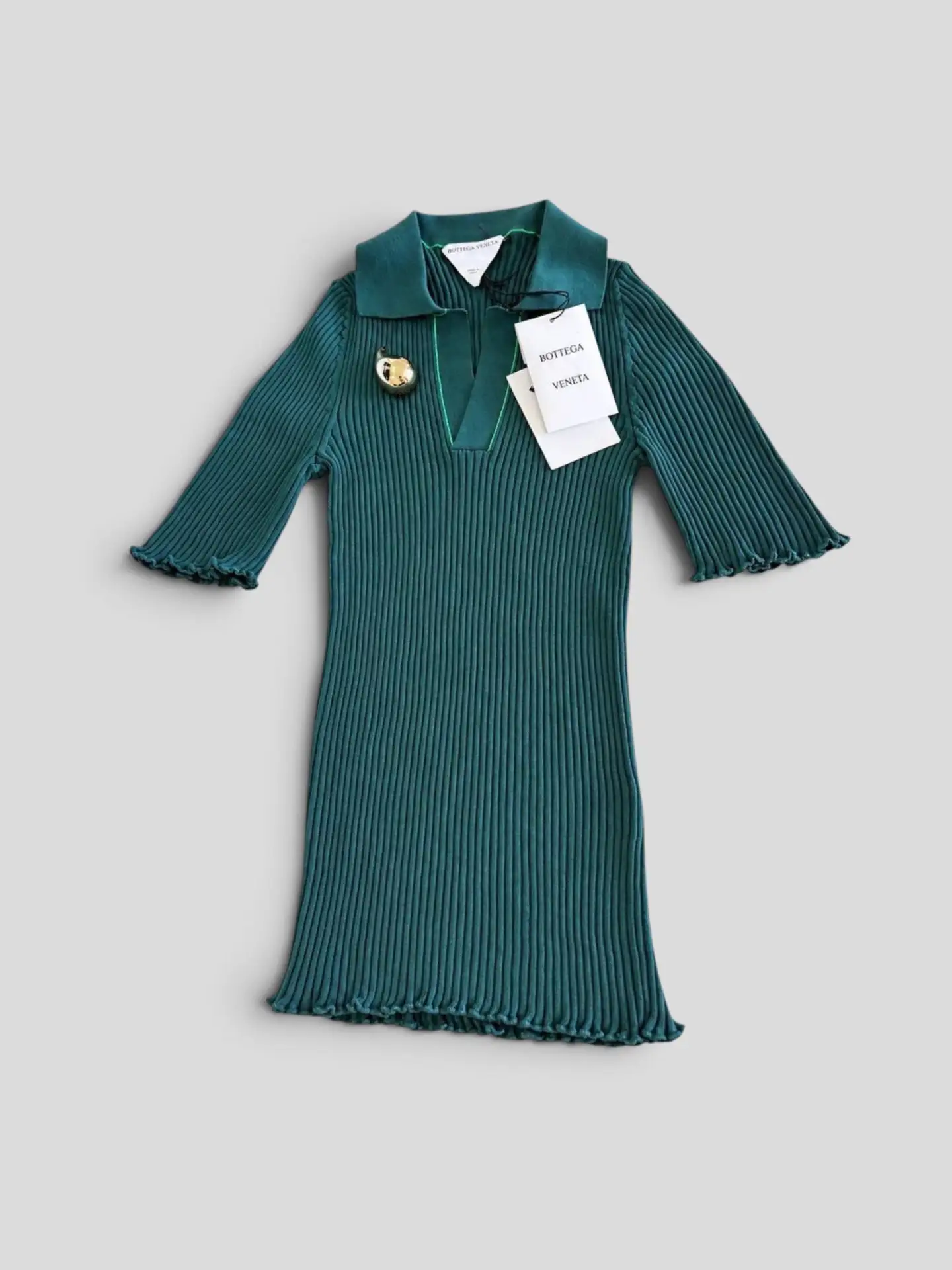 Новый топ Bottega Veneta, маркировка М (подойдет на 42/44/46), 100% хлопок, брошь съемная.
