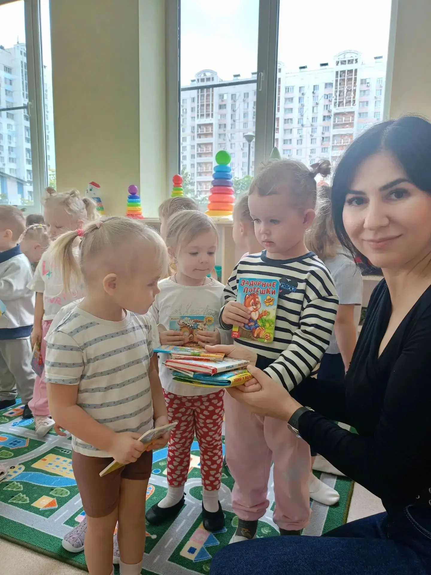 В группе 3 «Огоньки» прошла акция «Подари книгу малышу» 📚 ☺️