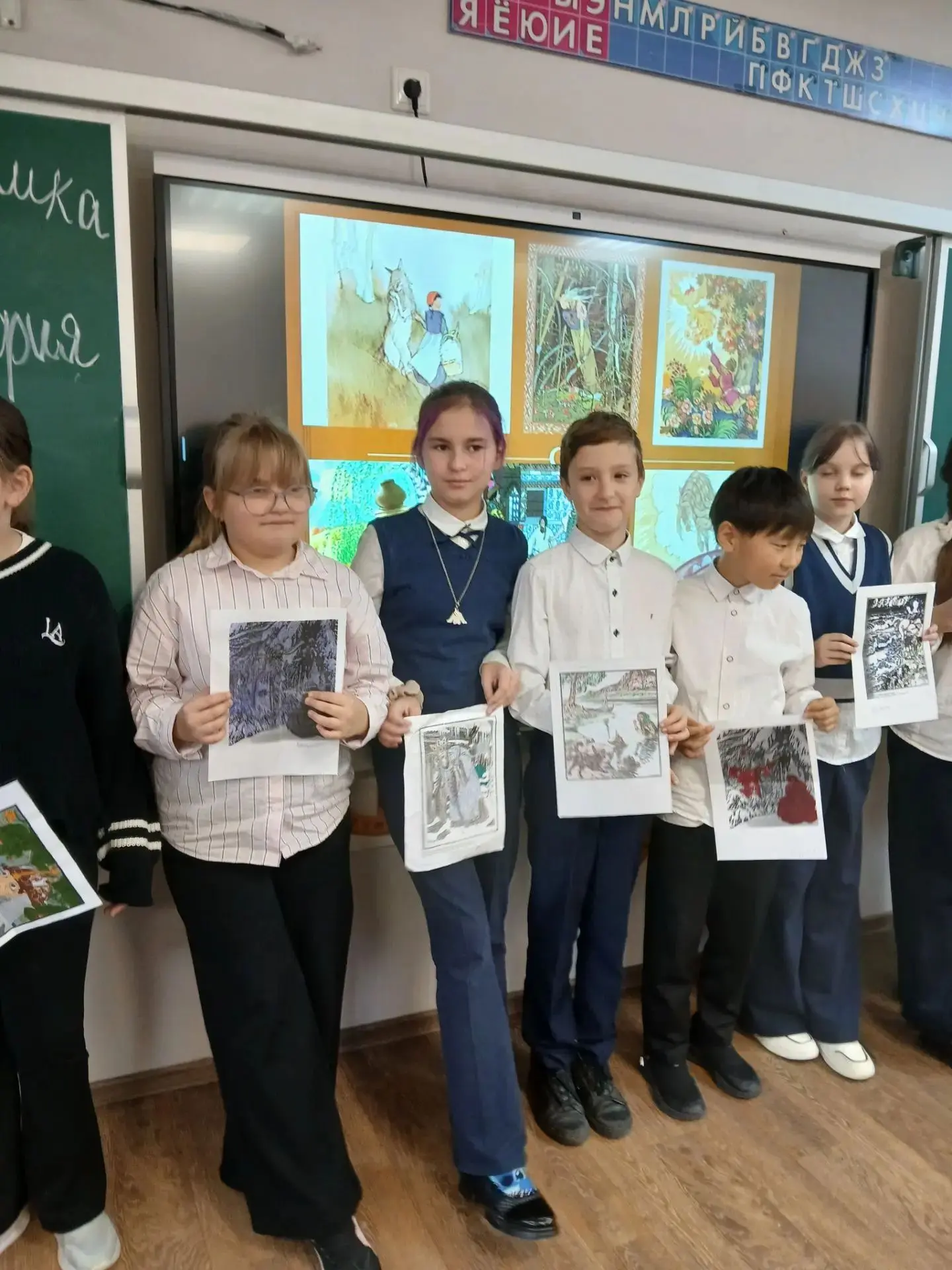Сегодня ребята из творческого объединения «Книголюбы» (7 класс) побывали в гостях у сво...
