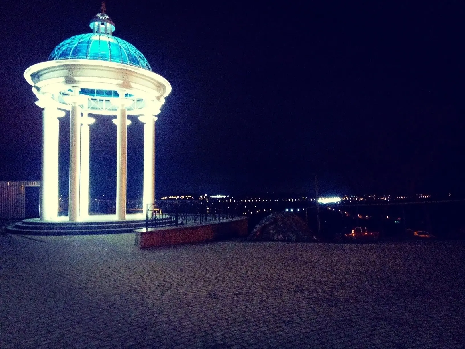 Пусть эта ночь принесёт тишину, в которой утихнут все тревоги дня. Пусть луна заглянет ...