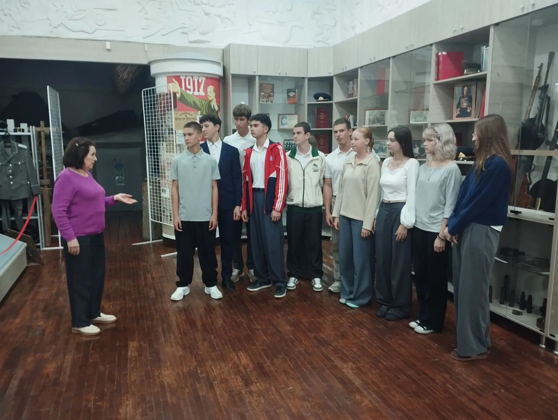 В рамках профориентационного занятия учащиеся 10 класса посетили Брюховецкий  историко-...