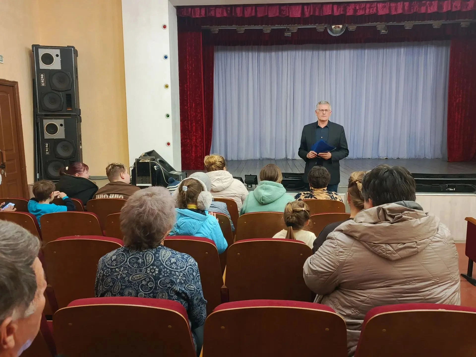 14.10.2026 г. в здании СДК д. Чертовищи состоялась встреча инициативных жителей по вопр...