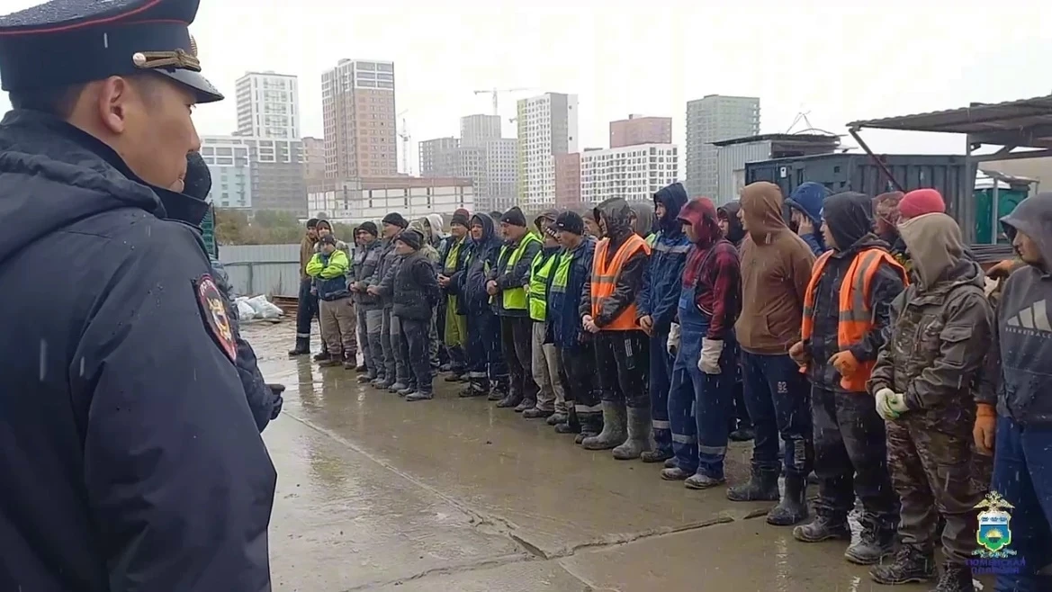 В Тюменской области в ходе рейдов полиция выявила 36 нарушений миграционного законодате...