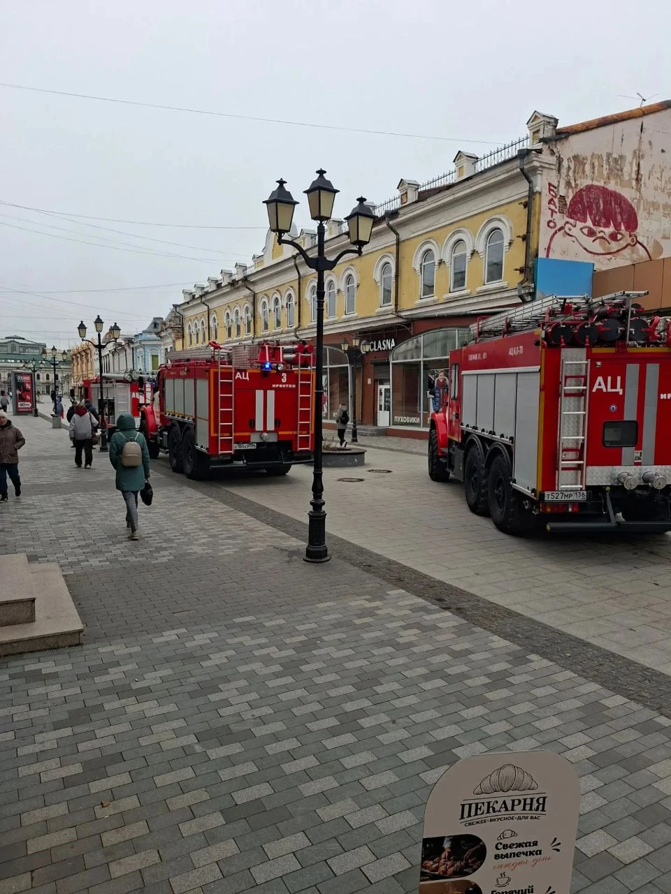 Короткое замыкание произошло в павильоне на Урицкого — на месте работали пожарные.