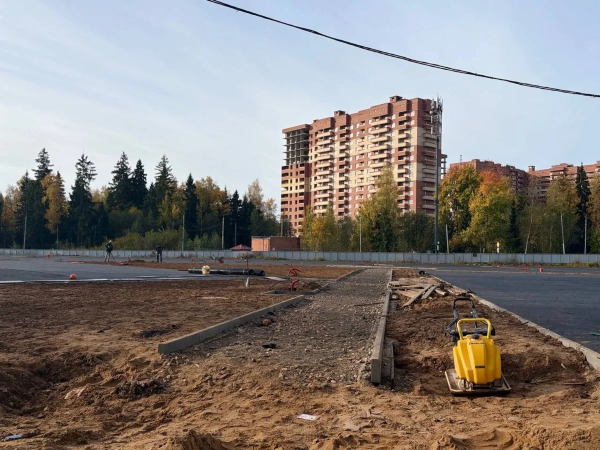 🏗️ 8 октября глава Краснознаменска Игорь Головатик посетил строительство образовательн...