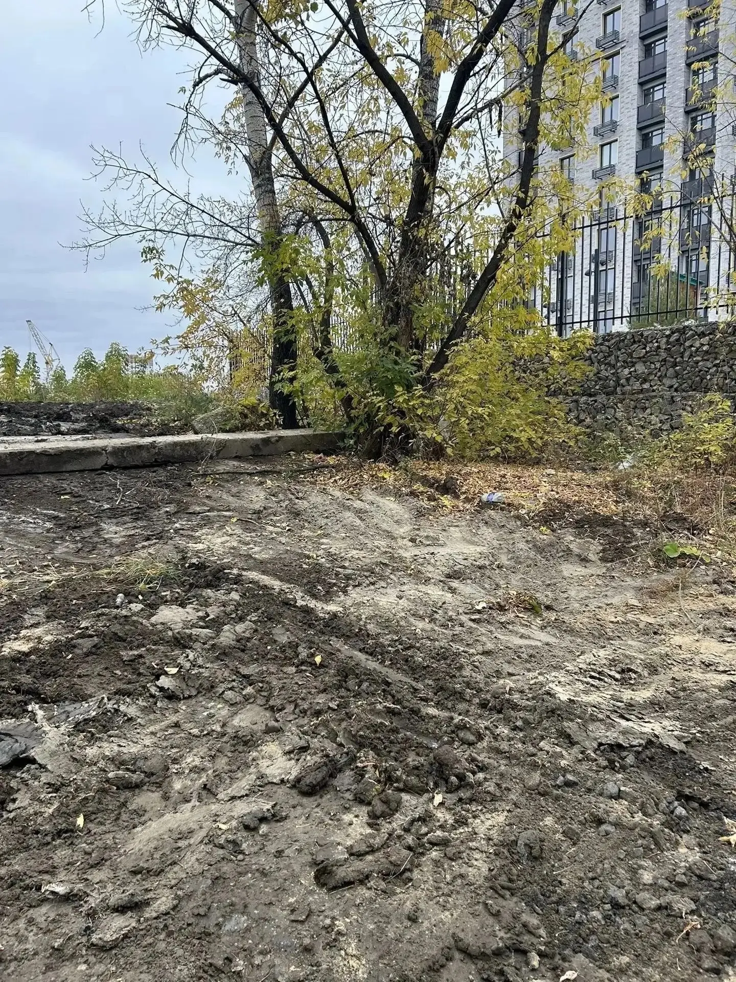 В Ленинском округе завершают ликвидацию  защитных укреплений в районе Круглого озера, к...