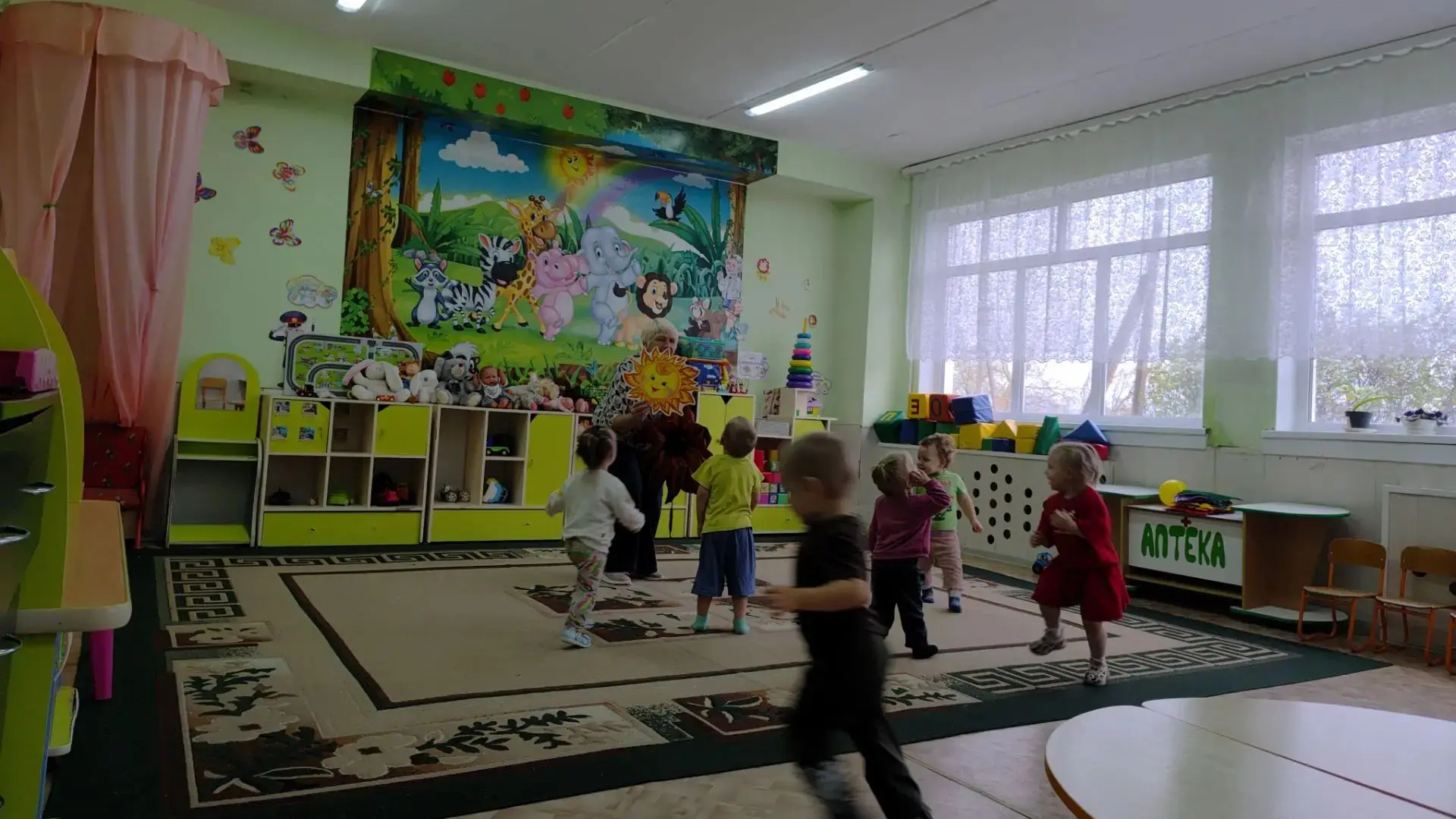 Младшая группа. Игра,,Солнышко и дождик".