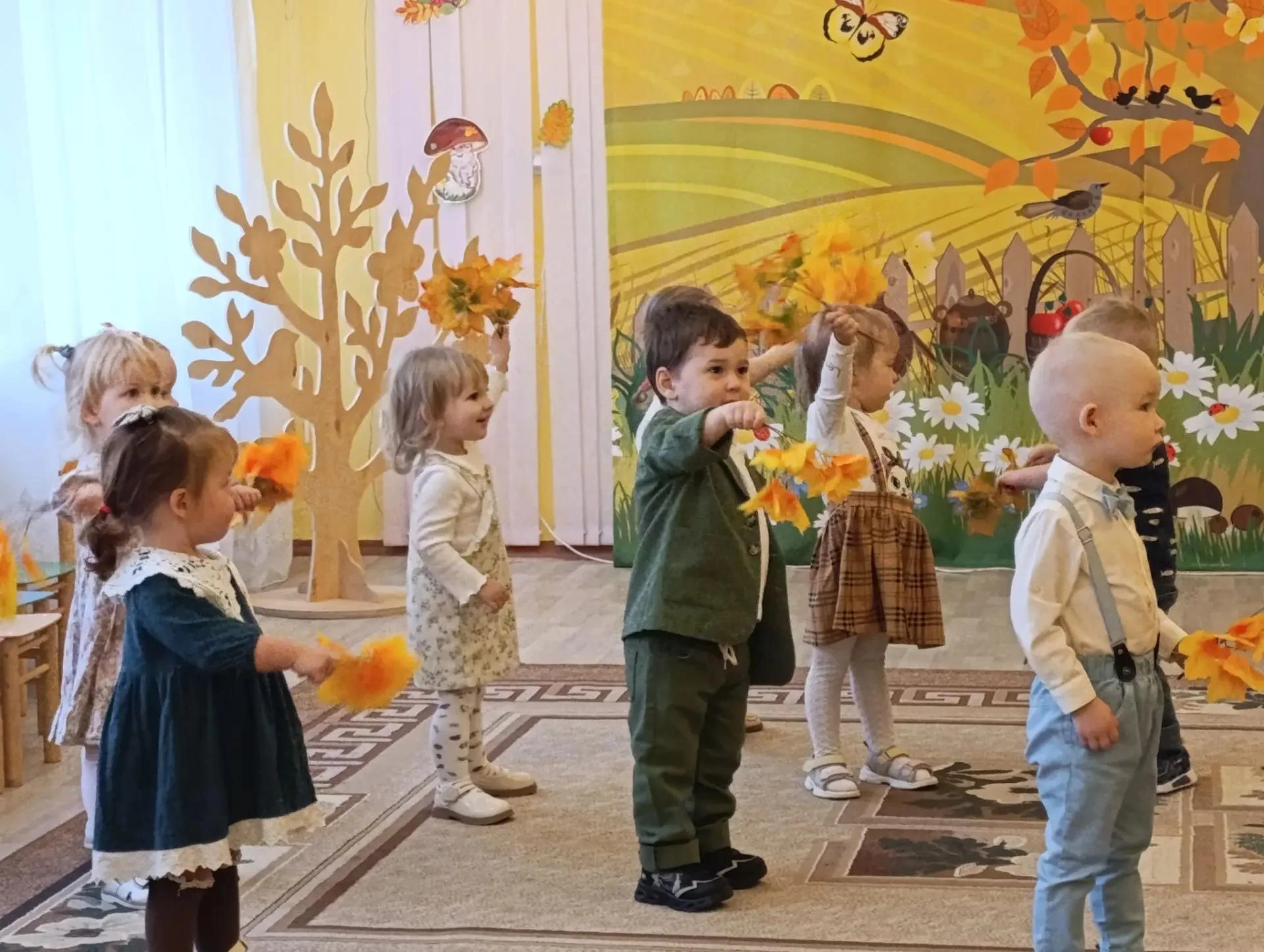 Сегодня в группе для самых маленьких воспитанников прошел замечательный осенний праздни...