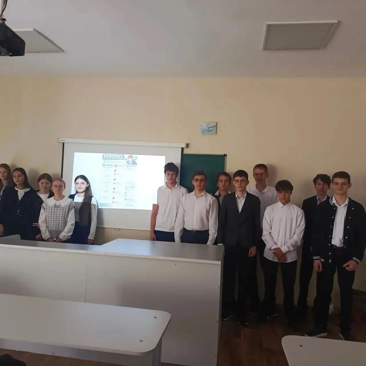 12 октября 2026 года в 9-х классах прошло занятие «Разговоры о важном» на тему: «Безопа...