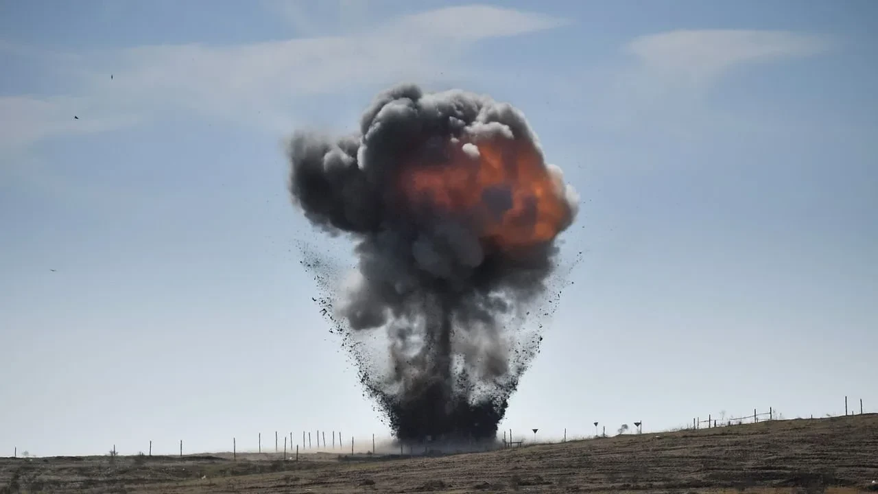 Услышите взрывы — не пугайтесь