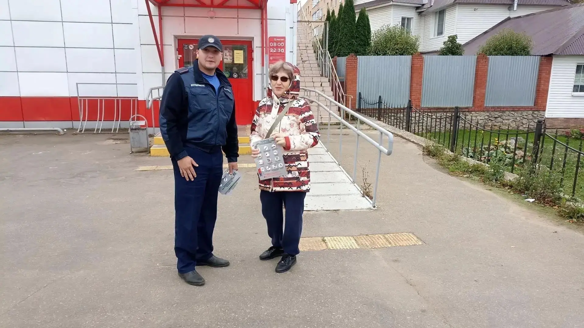 В четверг, 8 октября, работники 280-й, 220-й, 330-й, 207-й и 334-й пожарно-спасательных...