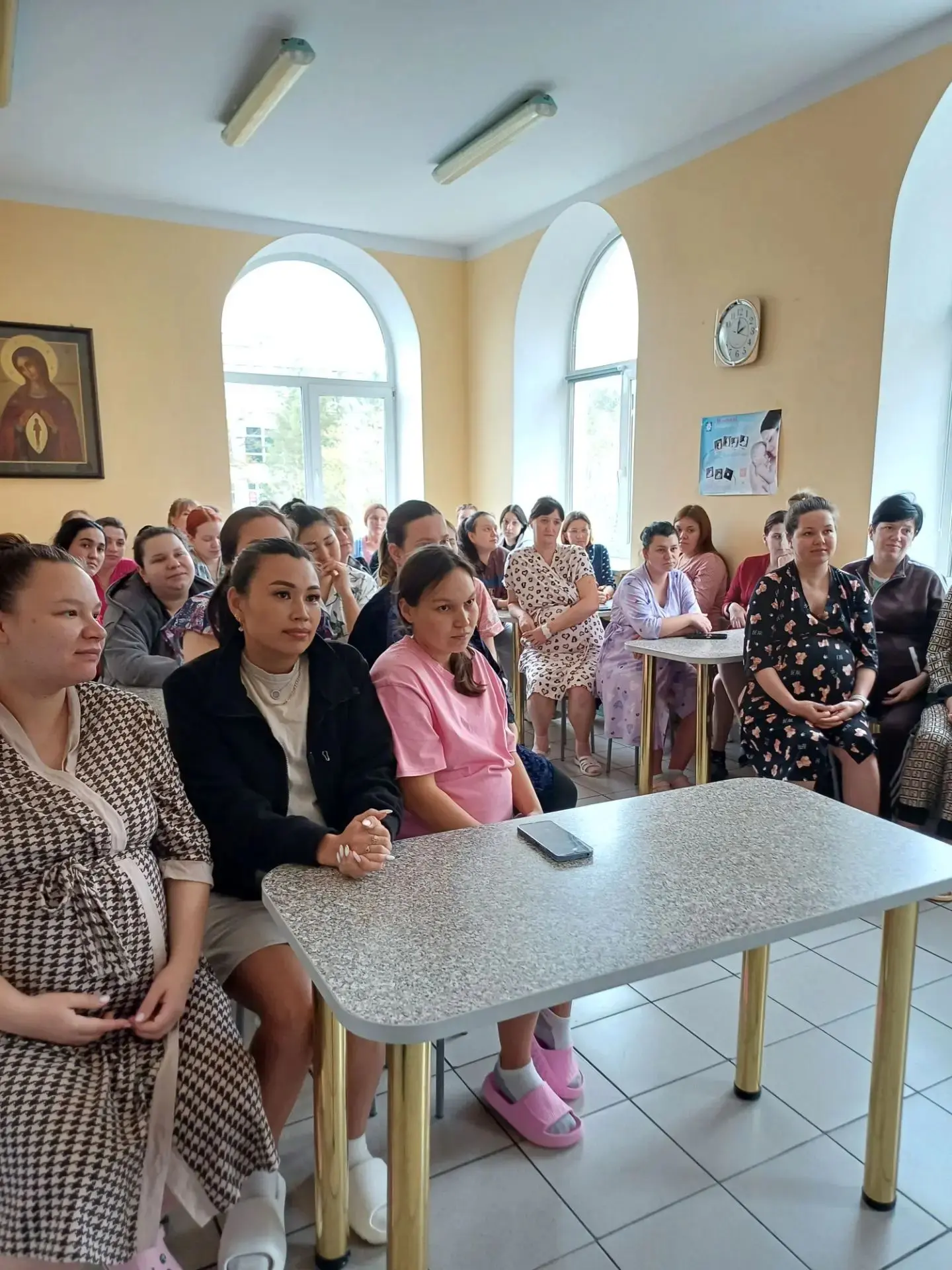 🤰В Орске будущим мамам рассказали о поддержке
