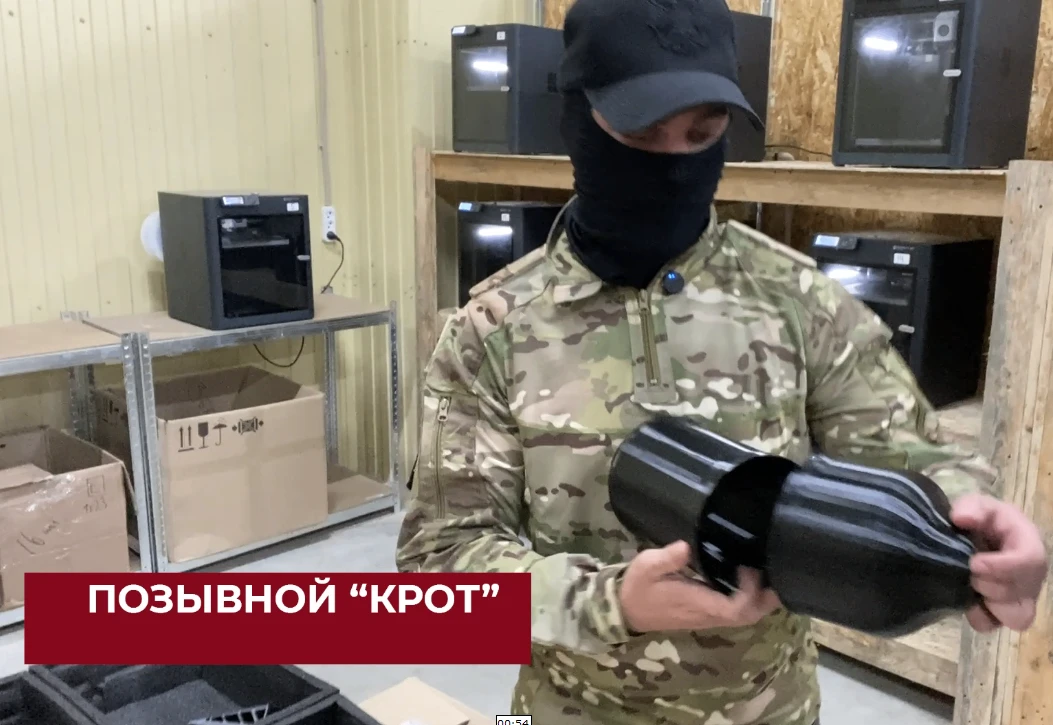 Харьковское направление. Лаборатория дроноводов. Здесь военнослужащие производят дроны ...