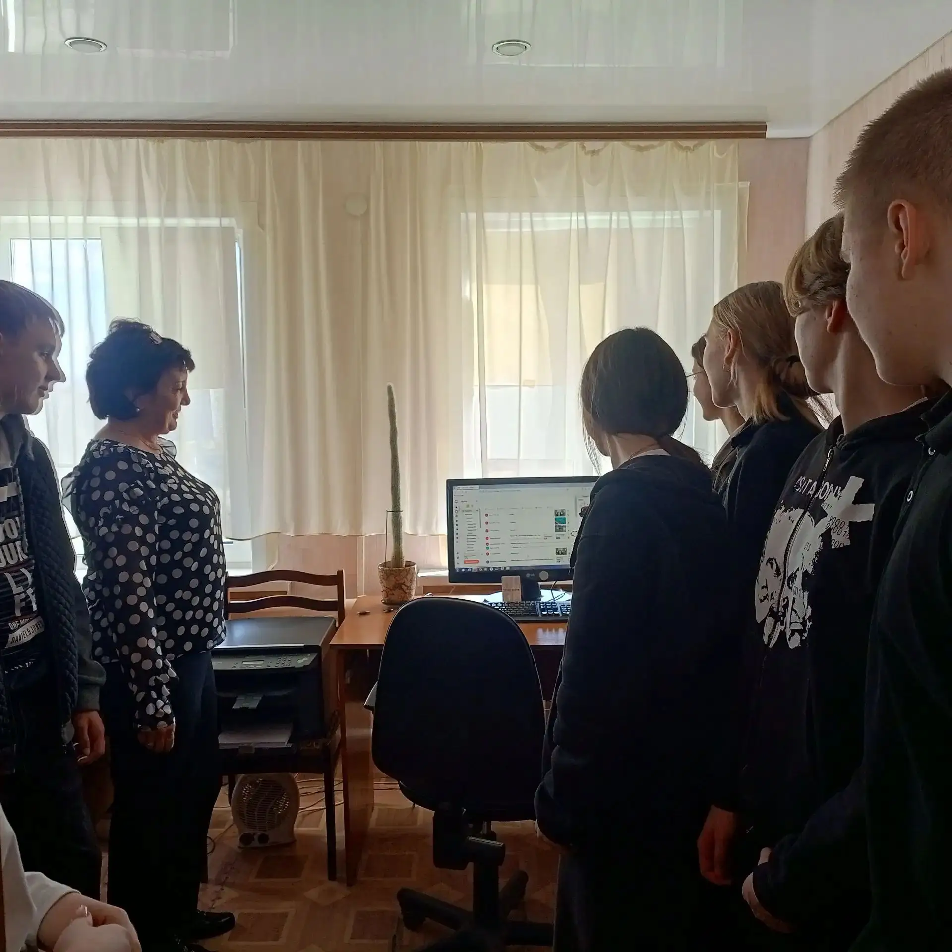 В рамках реализации профориентационной работы в МОУ СОШ√3, учащиеся 10" а" класса вмест...