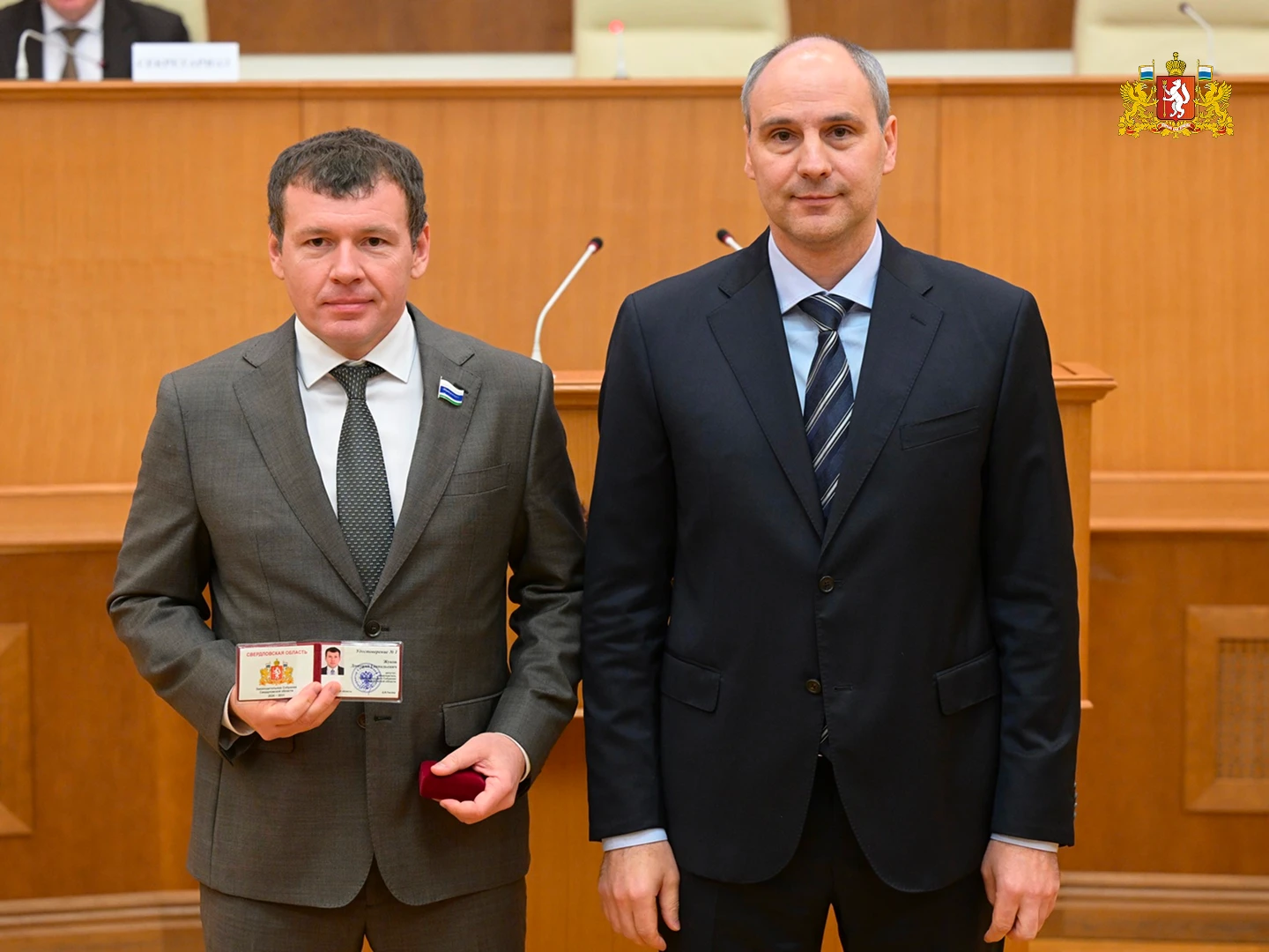 🤝 Денис Паслер поздравил Дмитрия Жукова с назначением председателем Заксобрания Свердл...