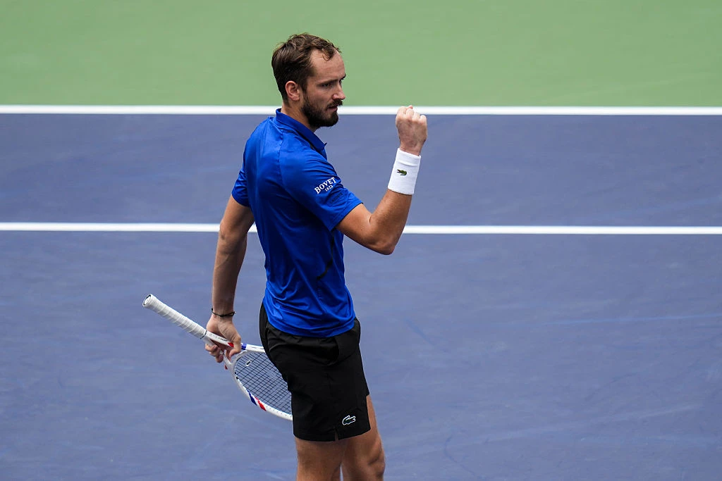 🎾 Медведев вышел в четвёртый круг «Мастерса» в Шанхае