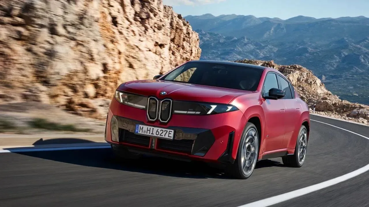 BMW представила электрическое кросс-купе iX4 ⚡️