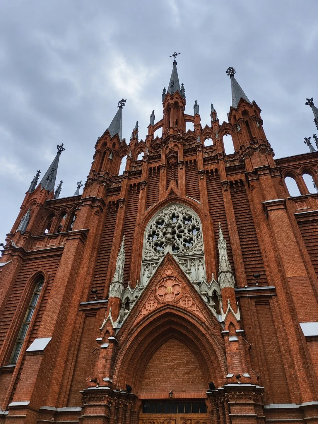 Московский Нотр-Дам спрятался на Малой Грузинской⛪️