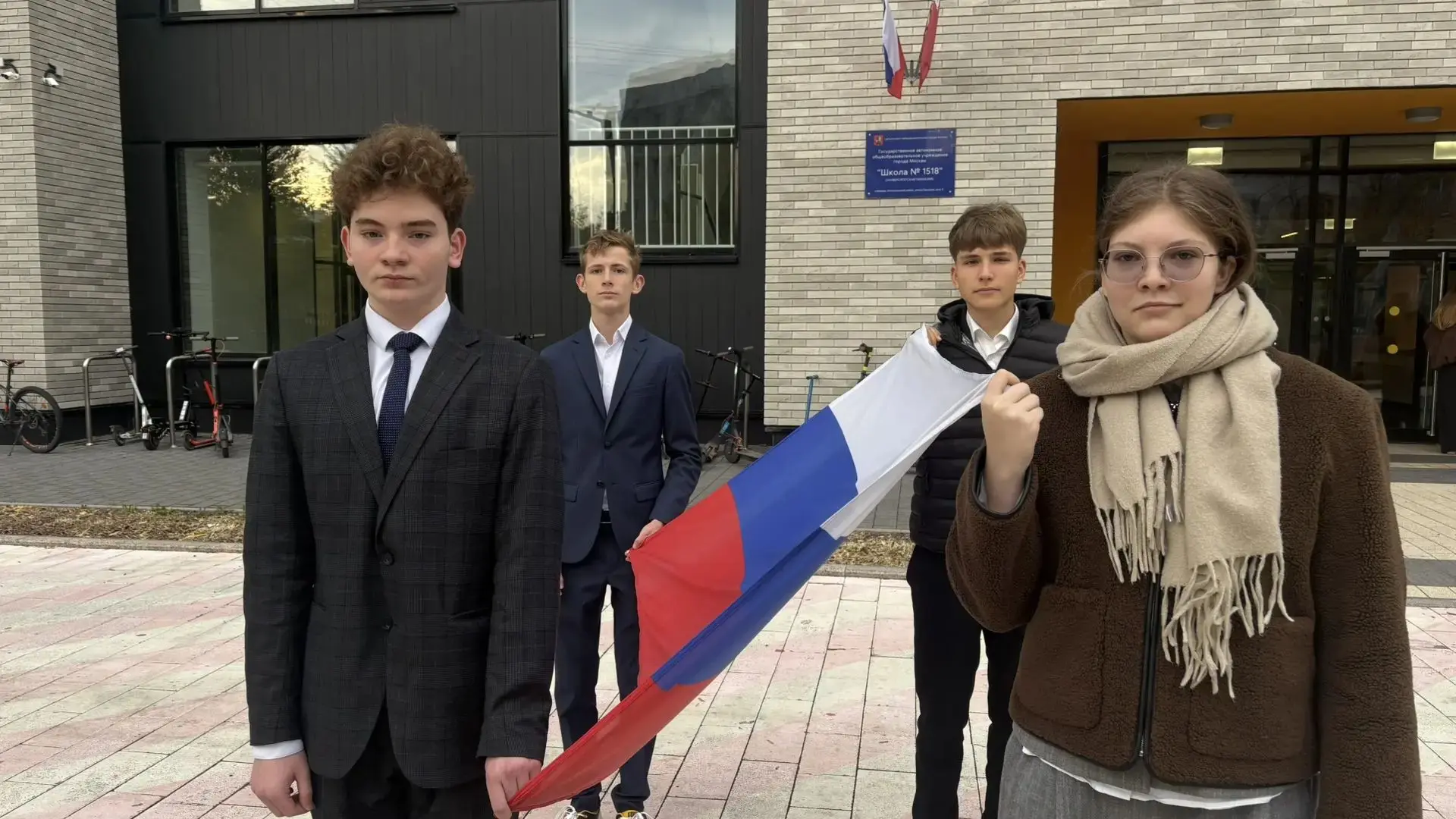 🇷🇺 Равнение на флаг!