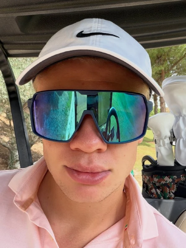 👍🏻🕶️ Холанд в IG