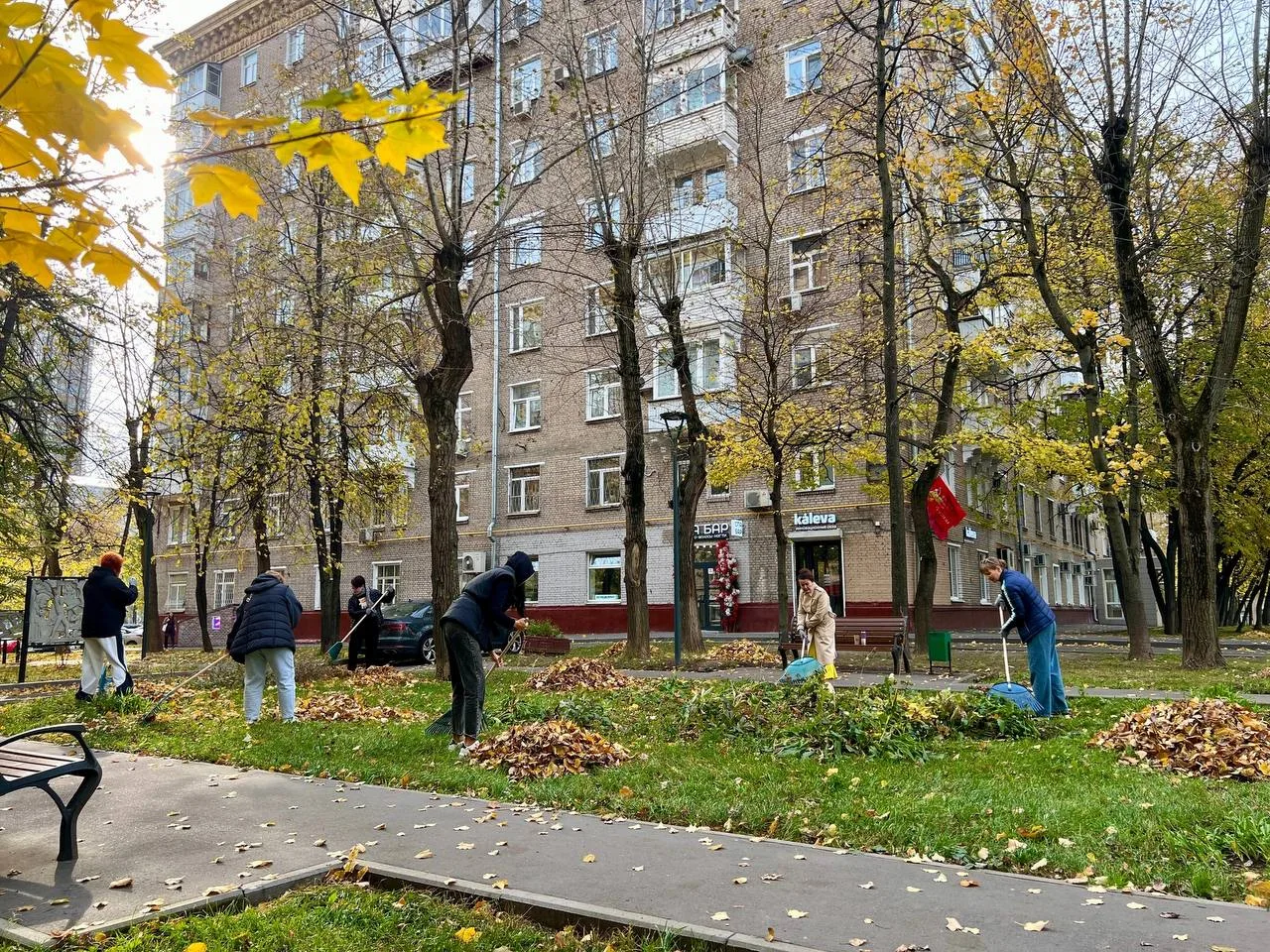 🧹 В Академическом навели порядок на субботнике