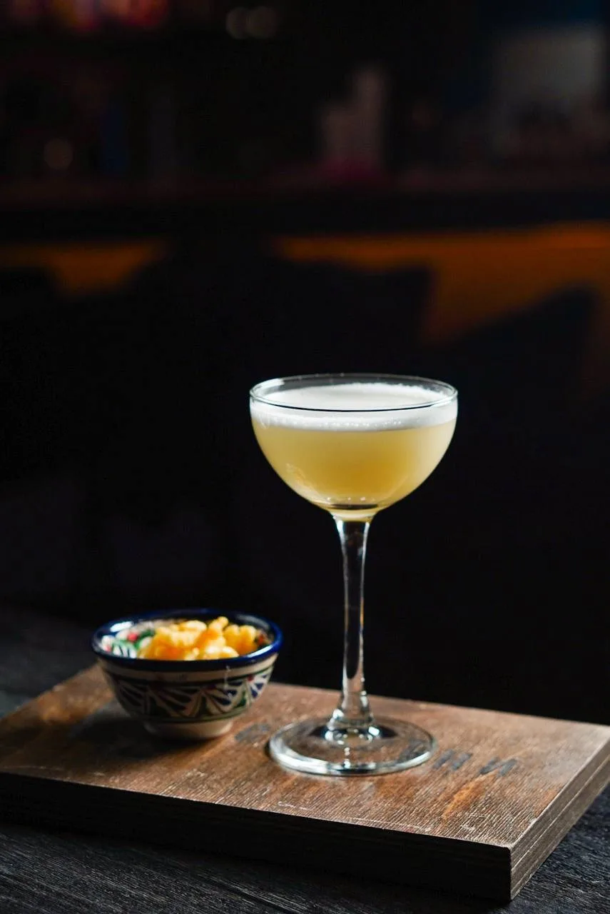 🍸Вечер пятницы — время пить коктейли. В баре «Сплетни» как раз — новый коктейльный спе...
