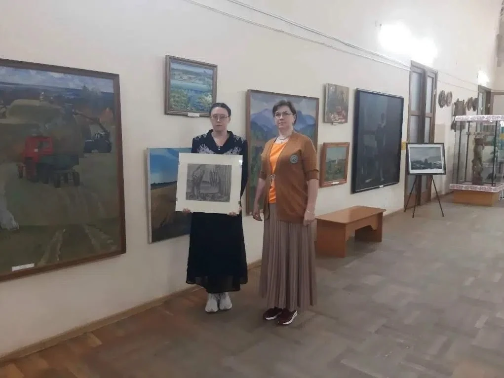 Шахтинка Наталья Сайбаталова передала музею картину из своей коллекции