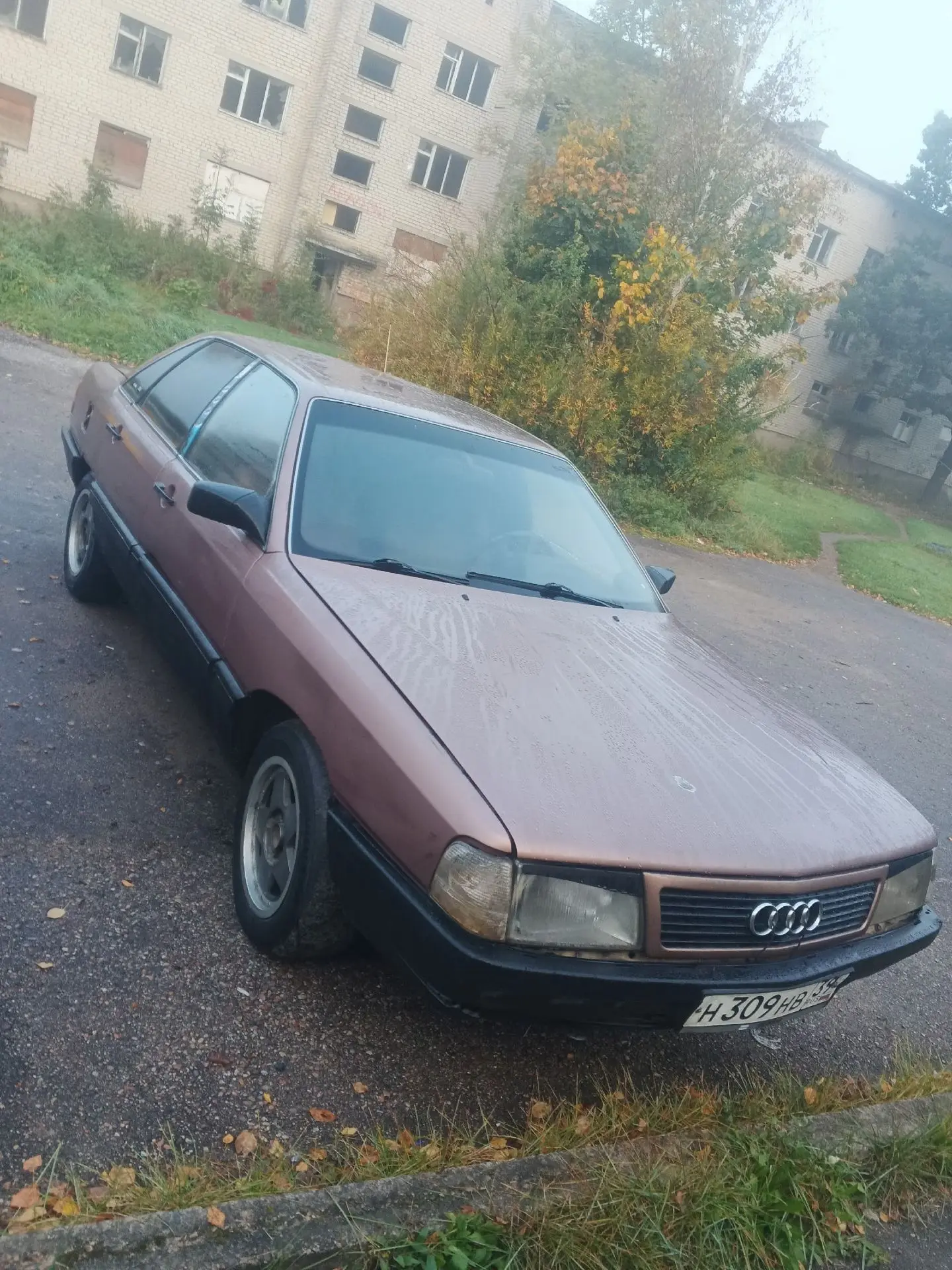 Продам Audi 100 2.2 мотор бензин год 87 на бодром хорошем ходу по технике вся обслужена...