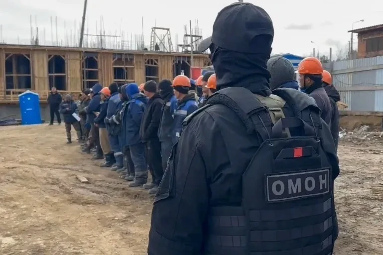 При поддержке спецназа Росгвардии в Сибири прошли рейды по противодействию незаконной м...