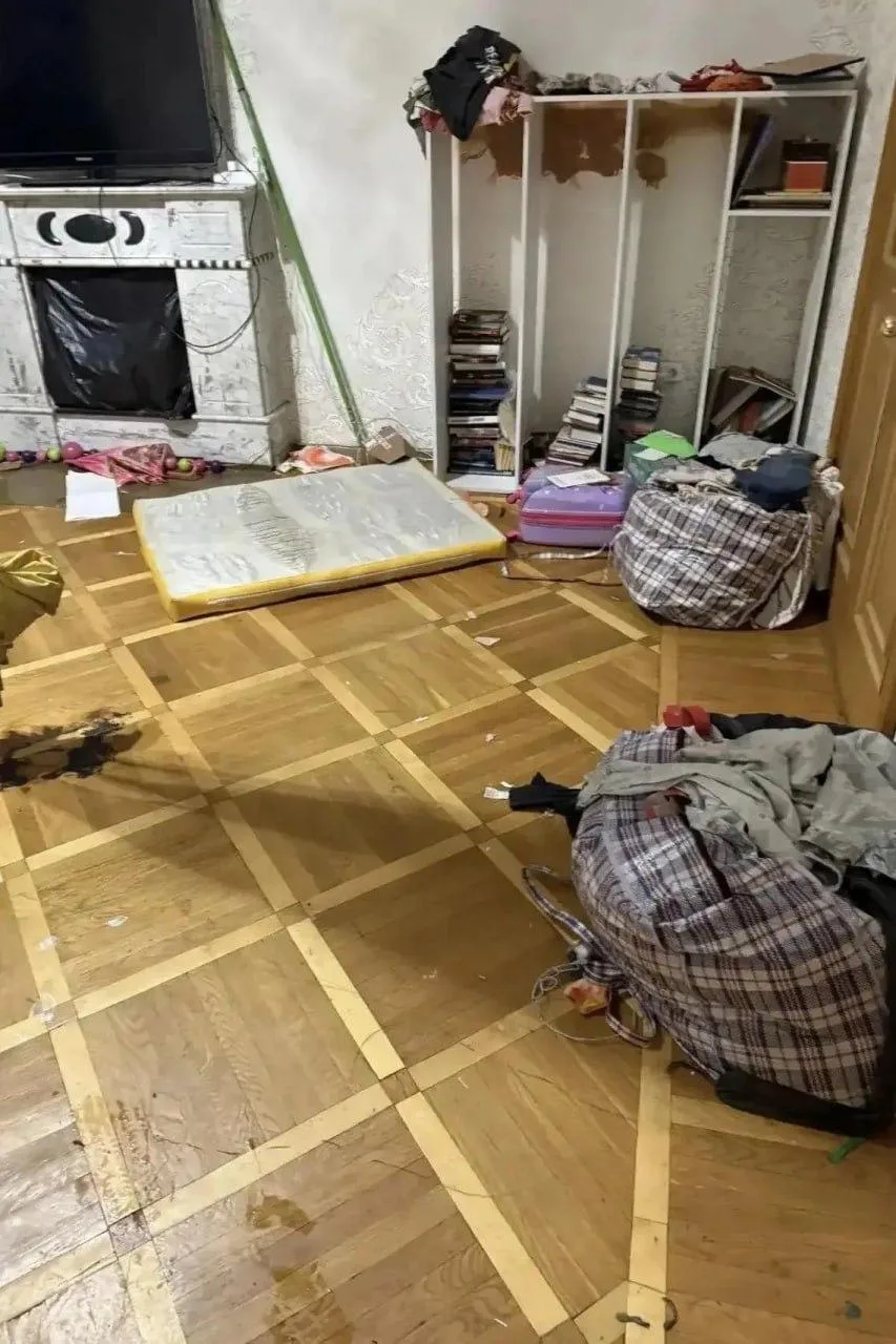 Двое мужчин с монтировкой ворвались в квартиру на улице Константина Заслонова