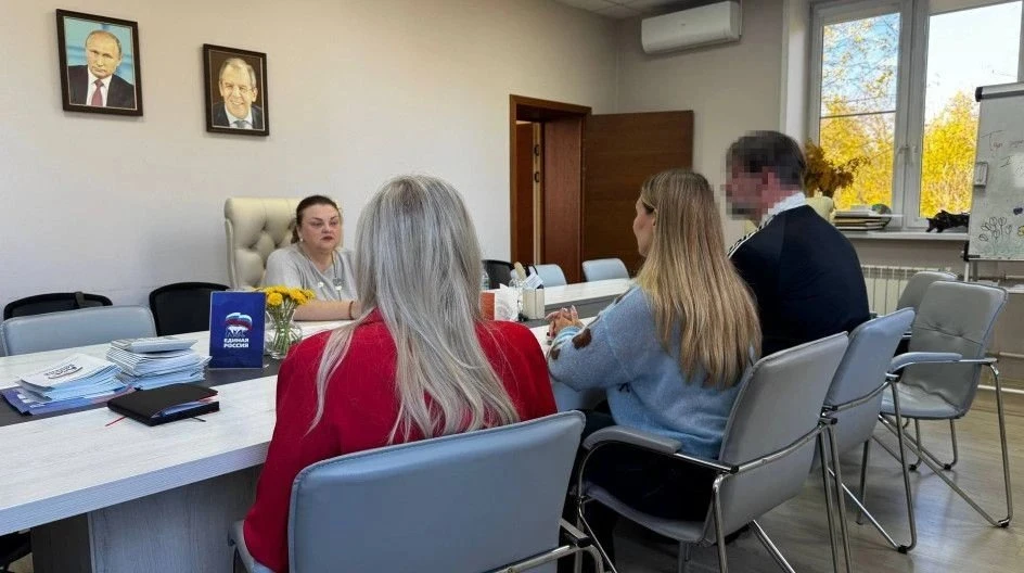 Депутат фракции «Единая Россия» Елена Артеменко провела личный приём граждан в территор...