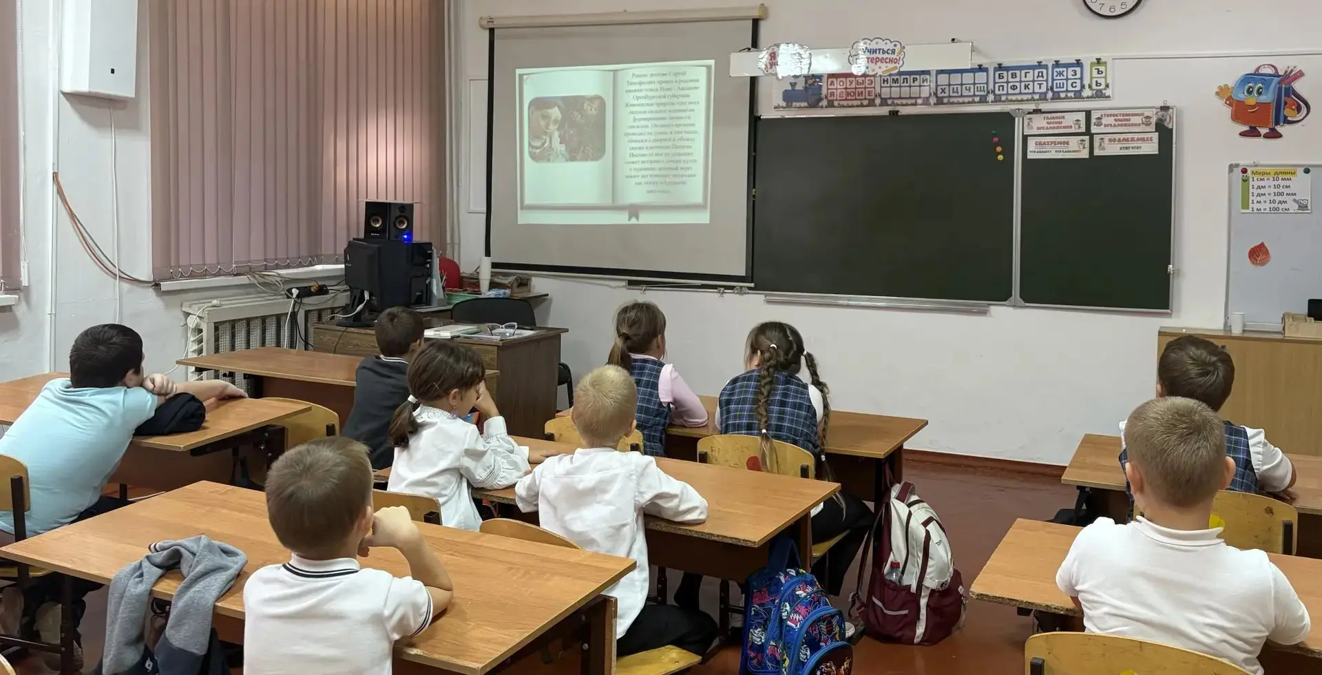 Ежегодно, в октябре,  проходит  месячник школьных библиотек. В рамках этого мероприятия...