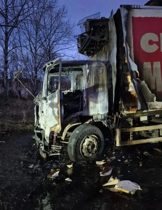 ❗ Кабина грузовика Hino загорелась в Смирных