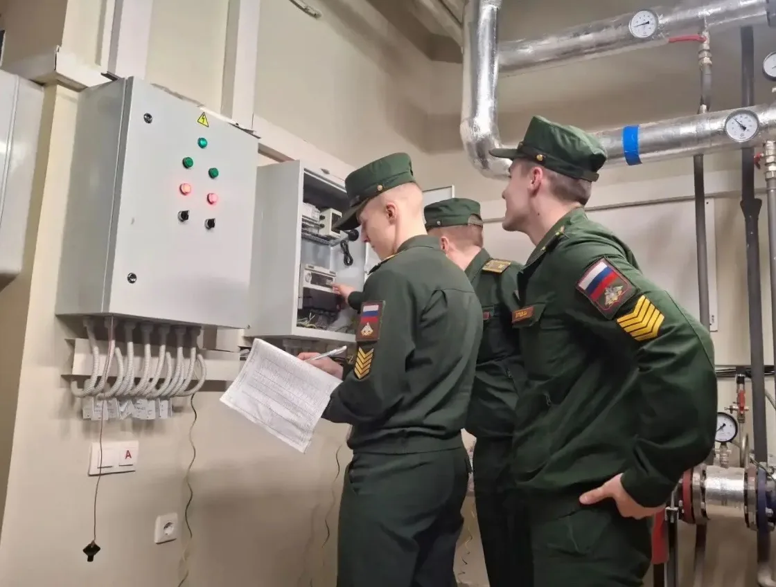 В Санкт-Петербурге курсанты военного инженерно-технического университета прошли практик...