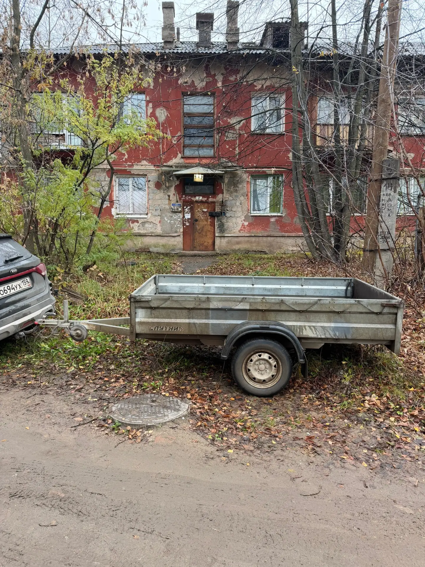 Здравствуйте,у нас у подъезда ставят машины,подойти и выйти из подъезда невозможно, вдр...