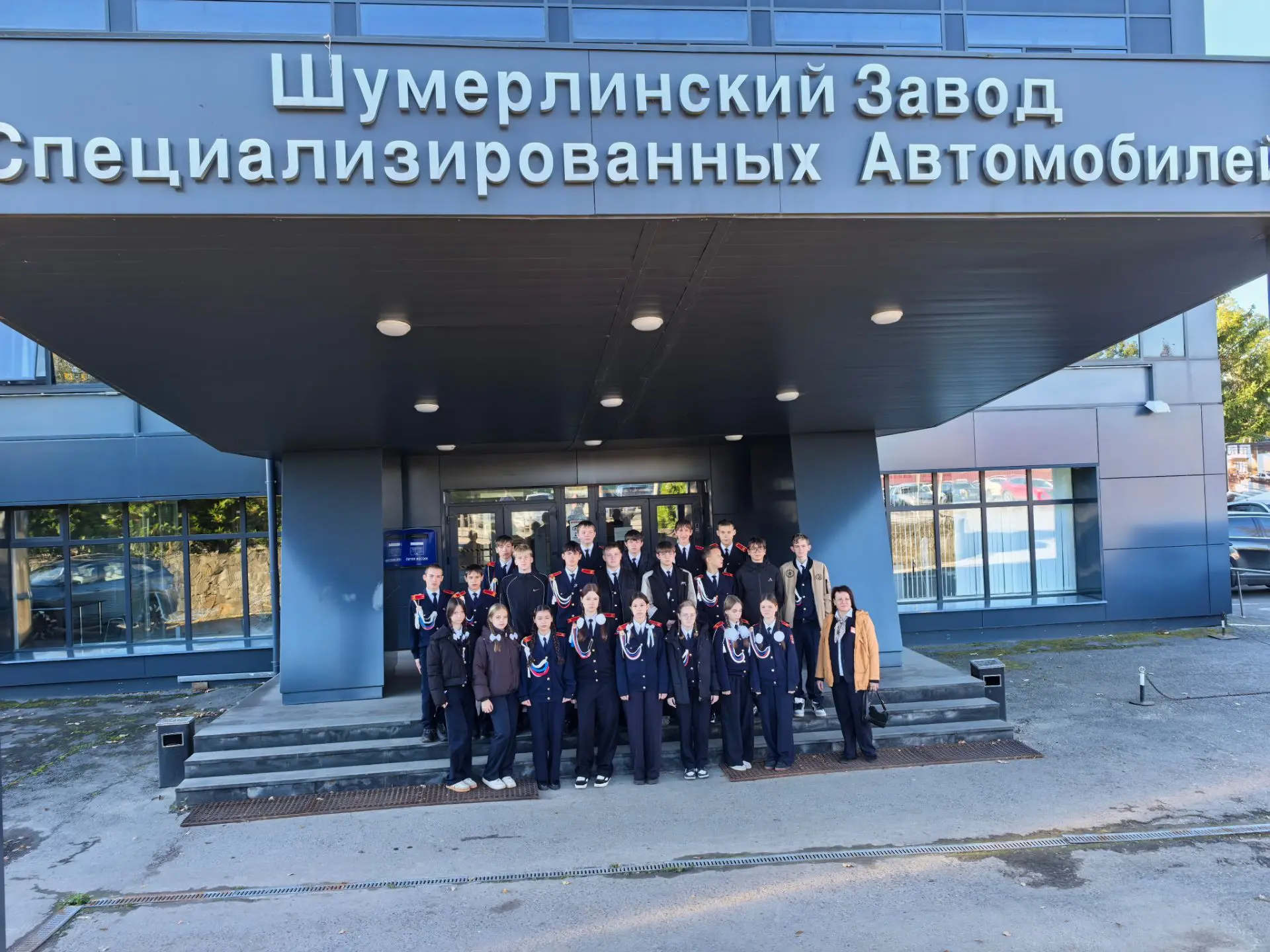 🏭От школьной парты к производственному конвейеру: кадеты 9 «А» побывали на заводе