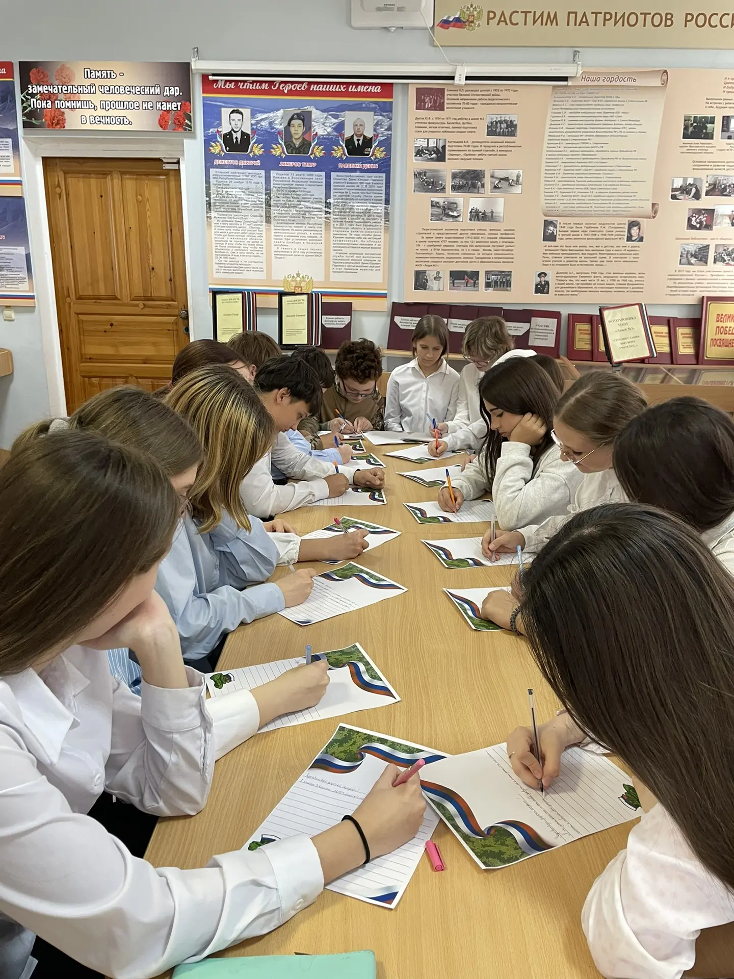В МАОУ «Лицей 3 им.Секина»прошла патриотическая акция «Письмо солдату».Учащиеся написал...