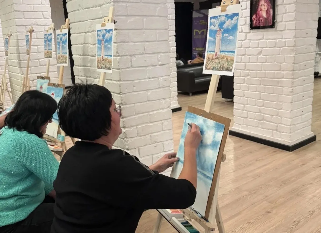 🎨Рисунки пастелью: в «Ровеснике» прошел мастер-класс для членов профсоюза АО «НИКИРЭТ»