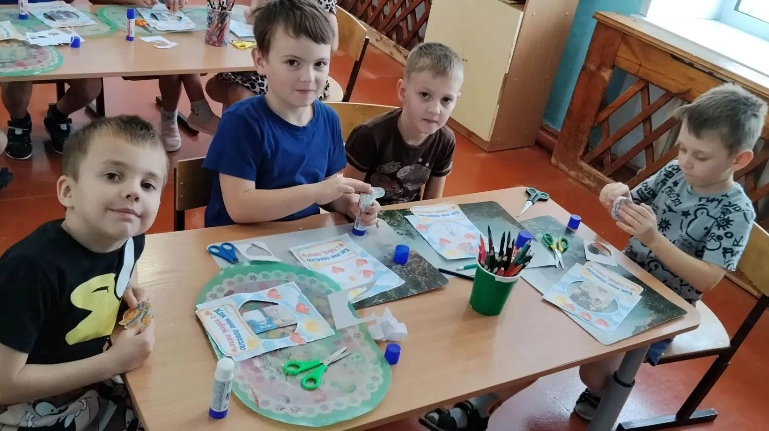 В преддверии праздника Дня отца дети подготовительной к школе группы «Непоседы» с больш...