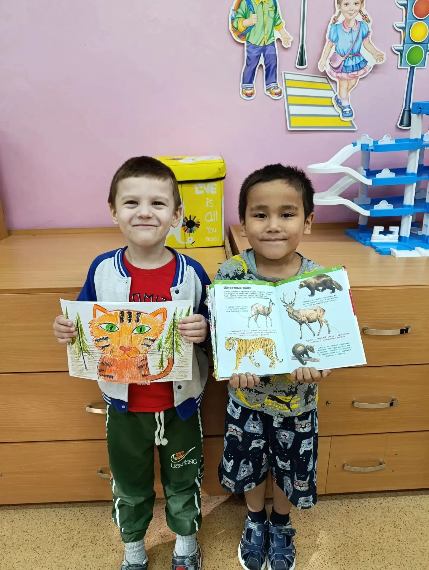 Жить нужно нам дружно на этой планете.