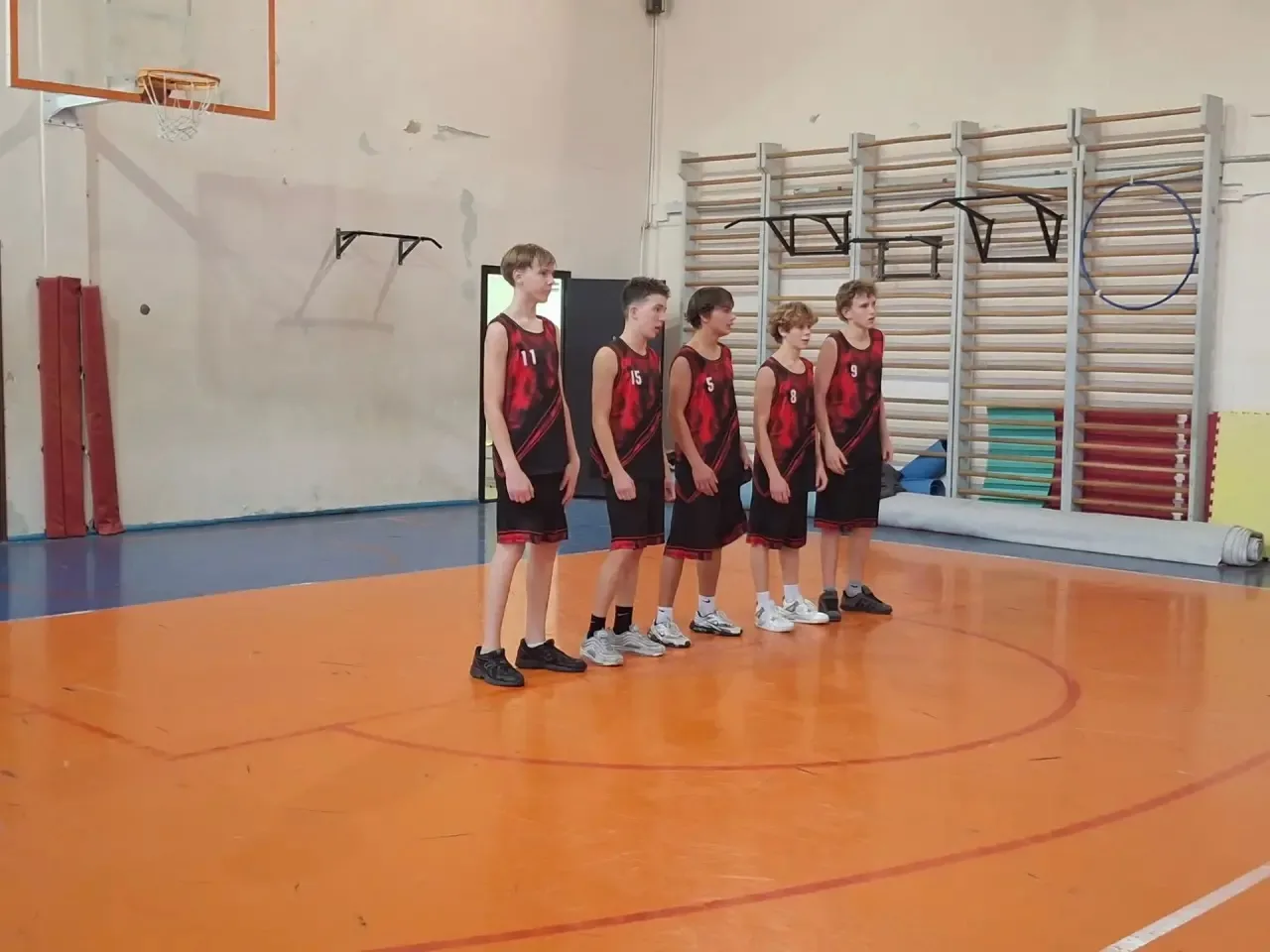 🏀 Наша команда на баскетбольной площадке!