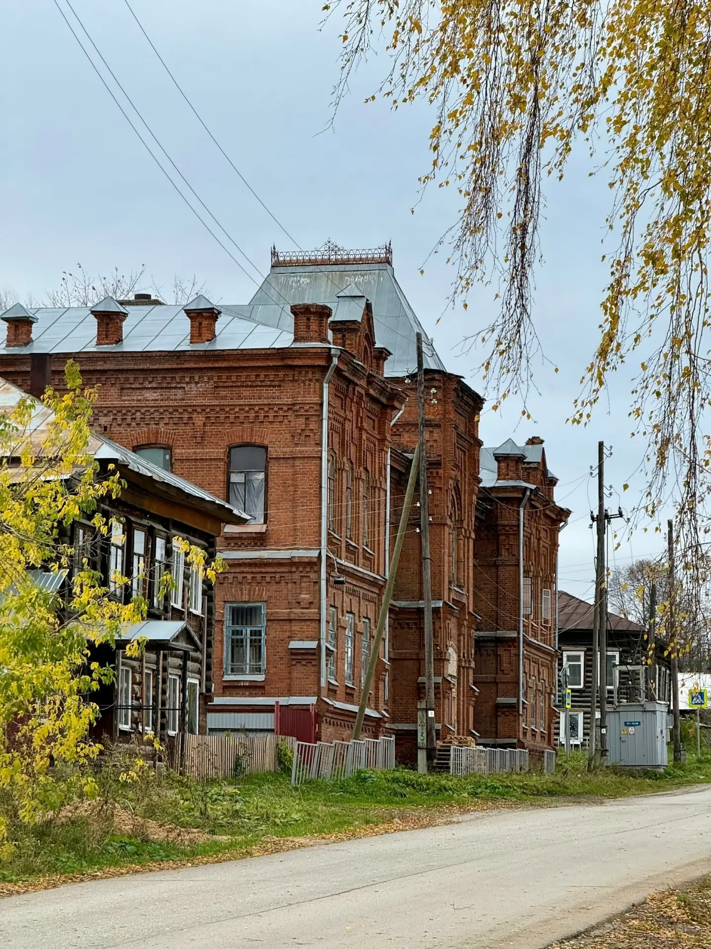Чердынь из тех городов, куда едешь «на денёк», а потом полгода листаешь фотографии и пр...